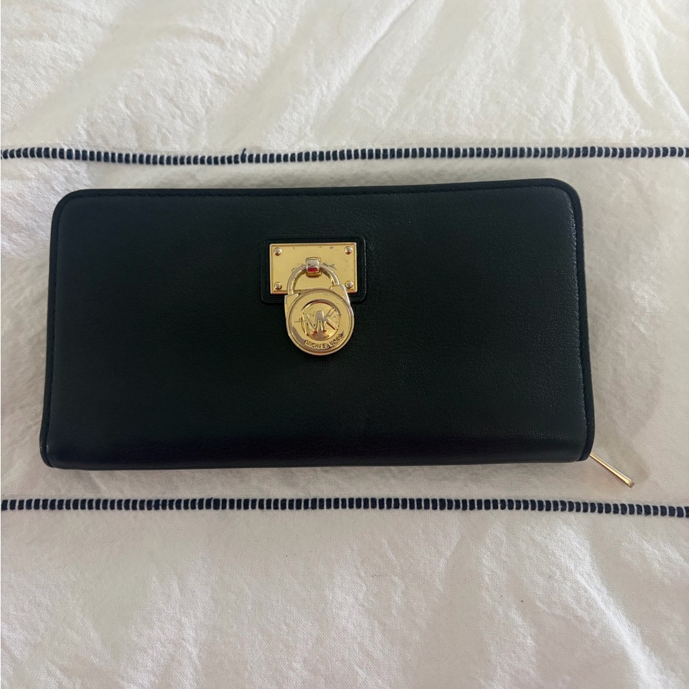 Michael Kors Hamilton Zip Around Wallet – Black Leather | Gold Lock Hardware